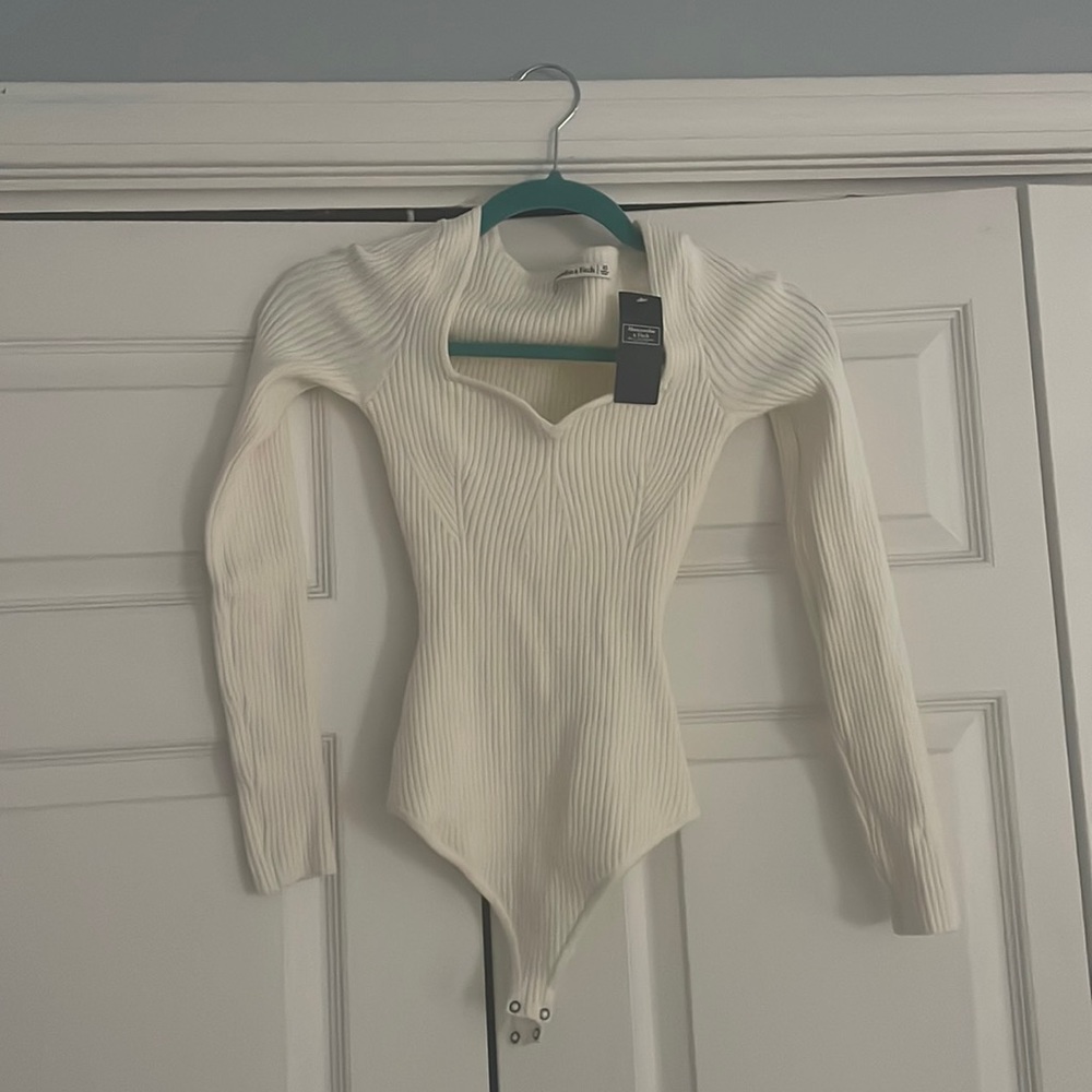 White Abercrombie bodysuit size XS never worn!